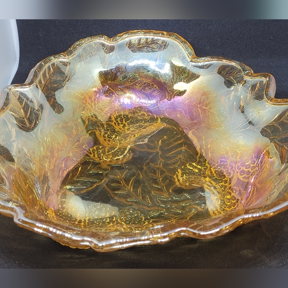 Vintage carnival glass dish, bowl, candy dish, amber & purple glass dish, grape - Picture 4 of 5